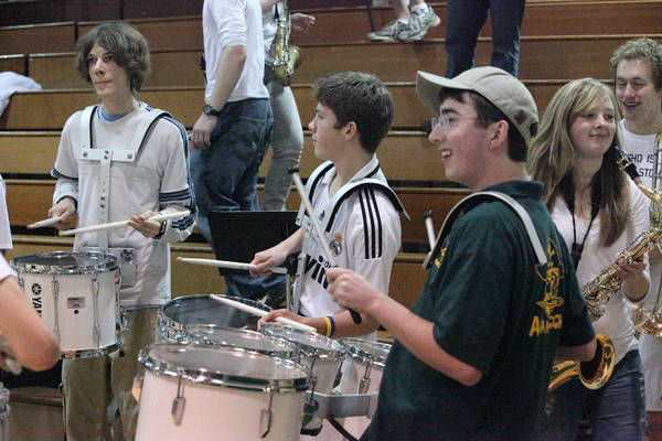 3008 Band Cheer and Crowd Control v CascChr 121809